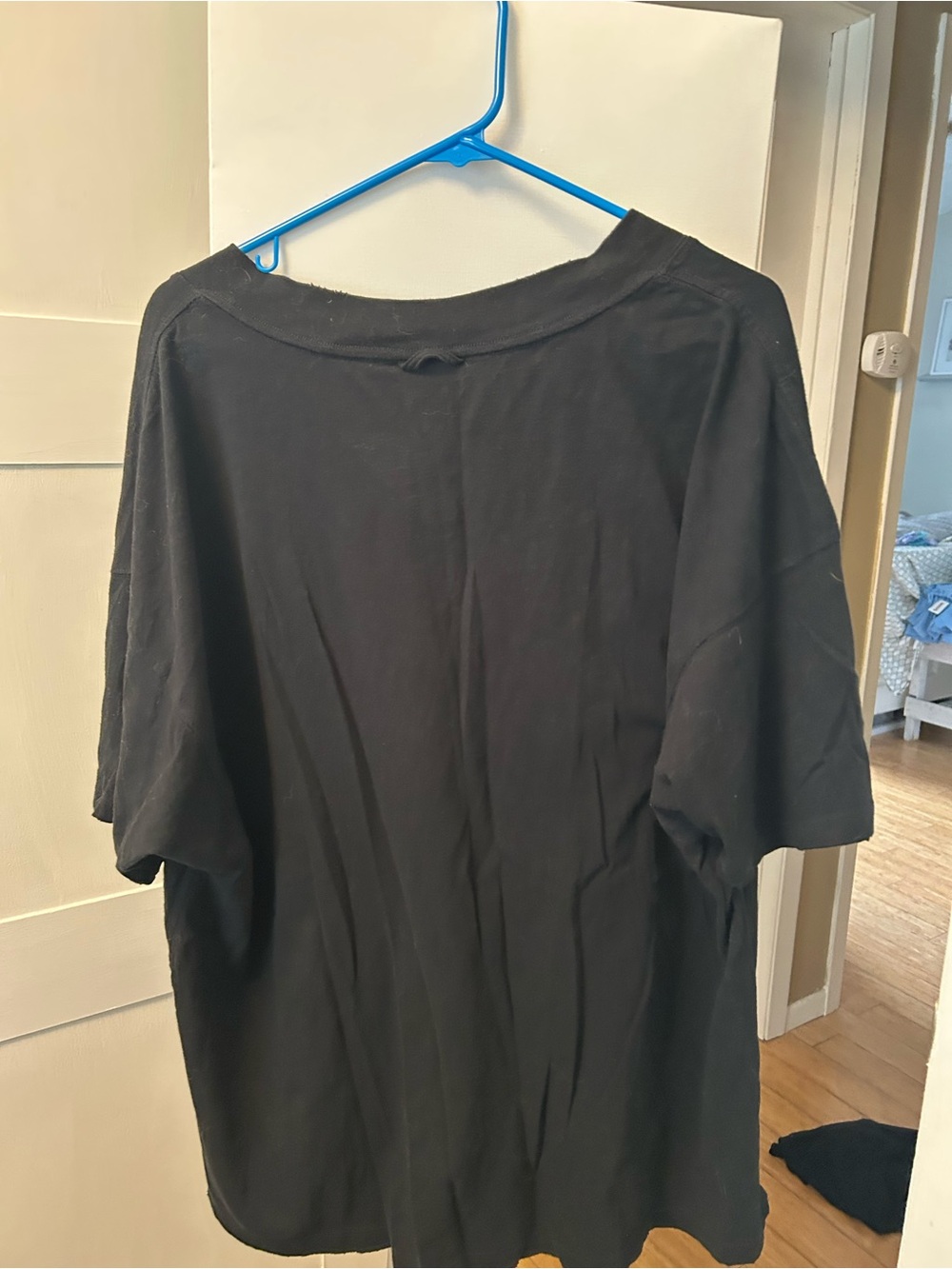 aerie Black V-Neck Short Sleeve Tee - Picture 2 of 4